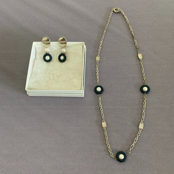 2/$20 Navy/Silver/Faux Pearl set of Necklace and Earrings - Picture 1 of 7